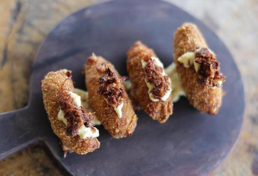 Surfing Temple Hotel Boutique