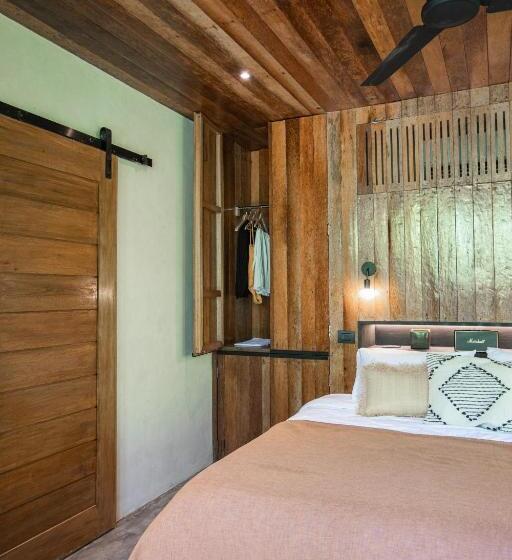 Surfing Temple Hotel Boutique