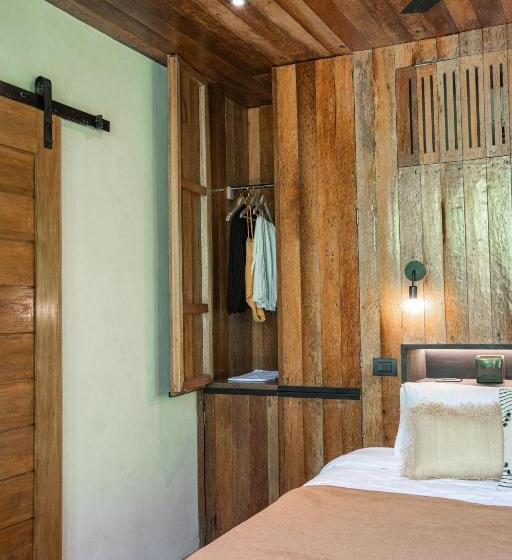 Surfing Temple Hotel Boutique