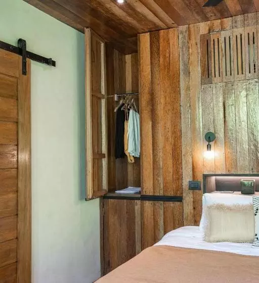 Surfing Temple Hotel Boutique