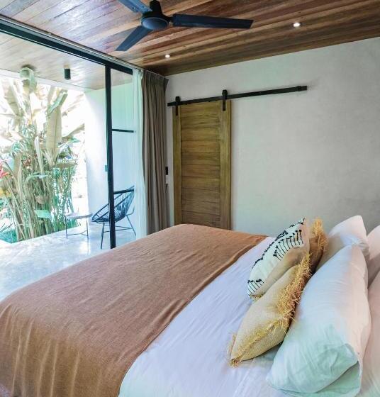 Surfing Temple Hotel Boutique