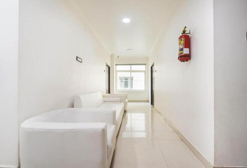 Отель Capital O Aditya Grand