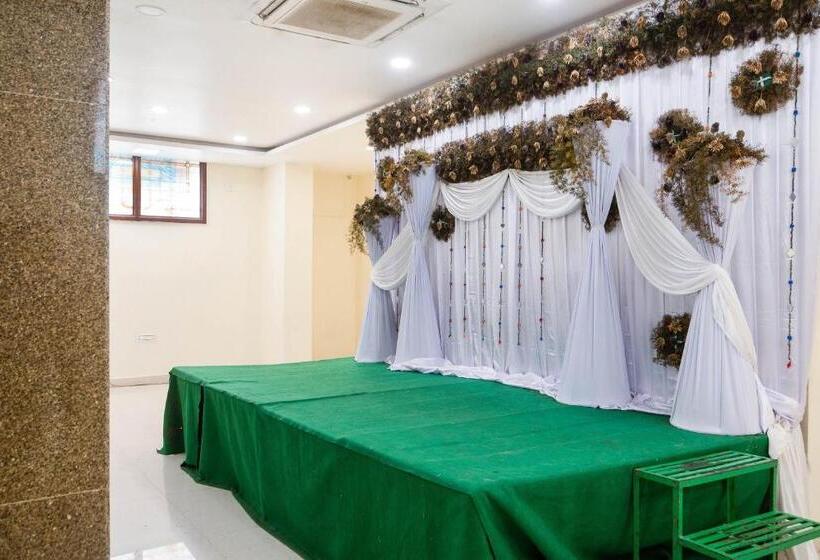 Отель Capital O Aditya Grand