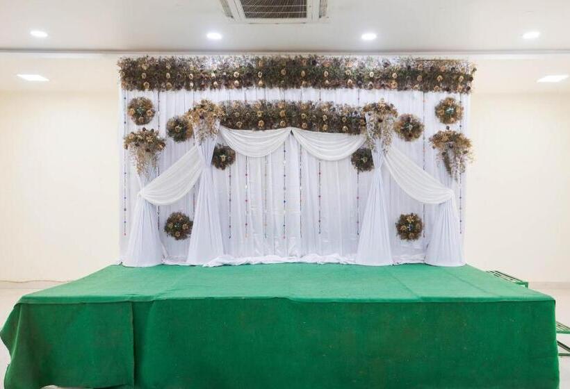 Отель Capital O Aditya Grand