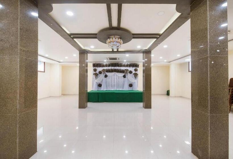 Отель Capital O Aditya Grand