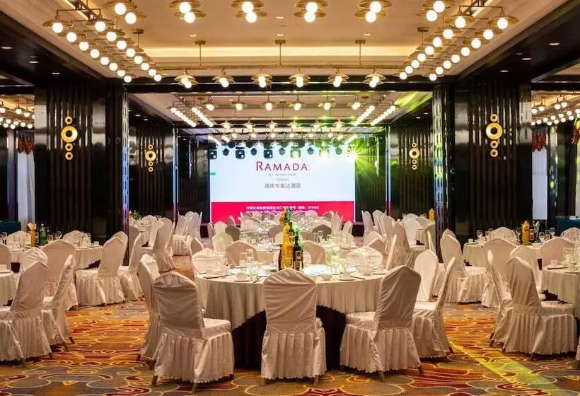 Hotelli Ramada By Wyndham Diqing