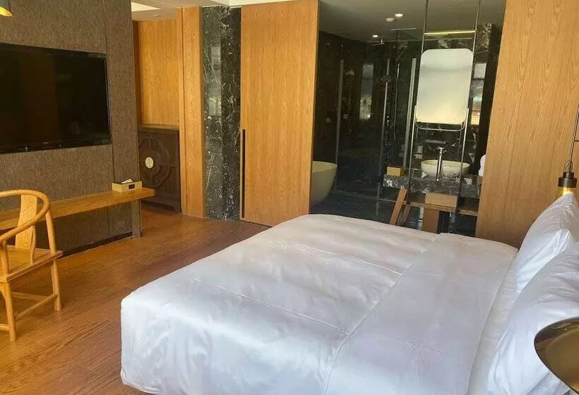 Hotelli Ramada By Wyndham Diqing