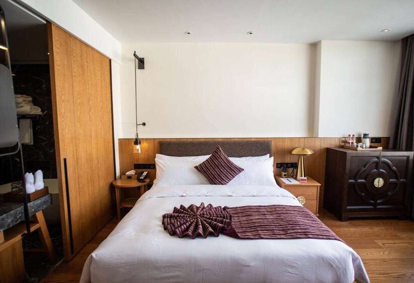 Hotel Ramada By Wyndham Diqing