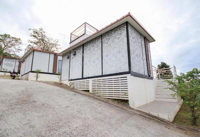 בית מלון כפרי Happy Mountain Airport Resort