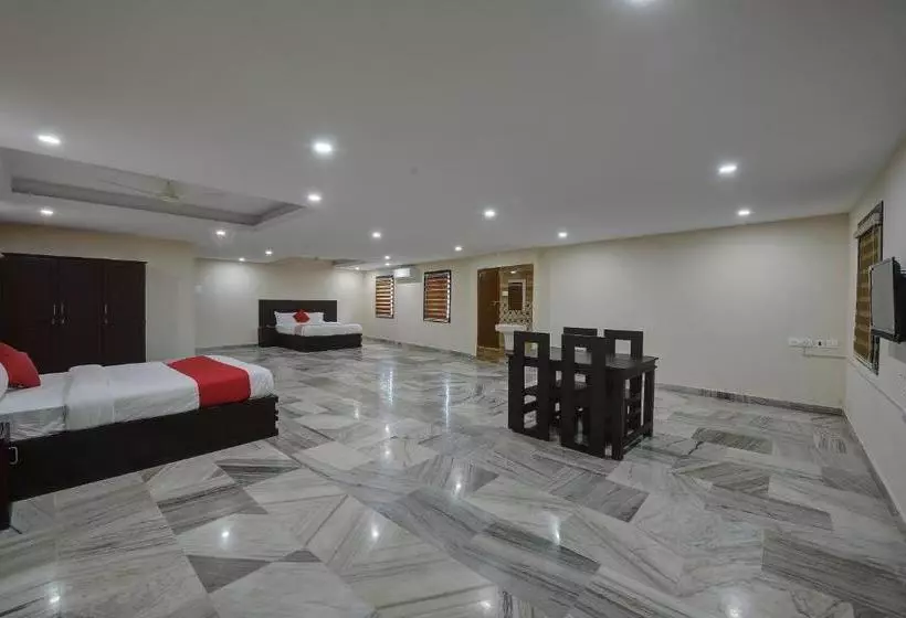 Hotelli Oyo 41077 Kalanad Residency