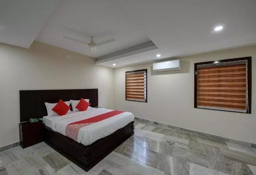 Hotelli Oyo 41077 Kalanad Residency