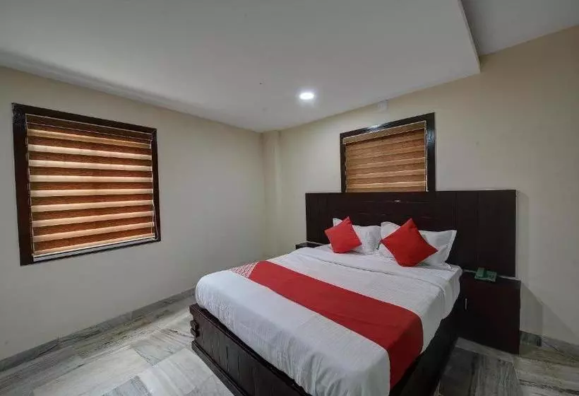 Hotelli Oyo 41077 Kalanad Residency