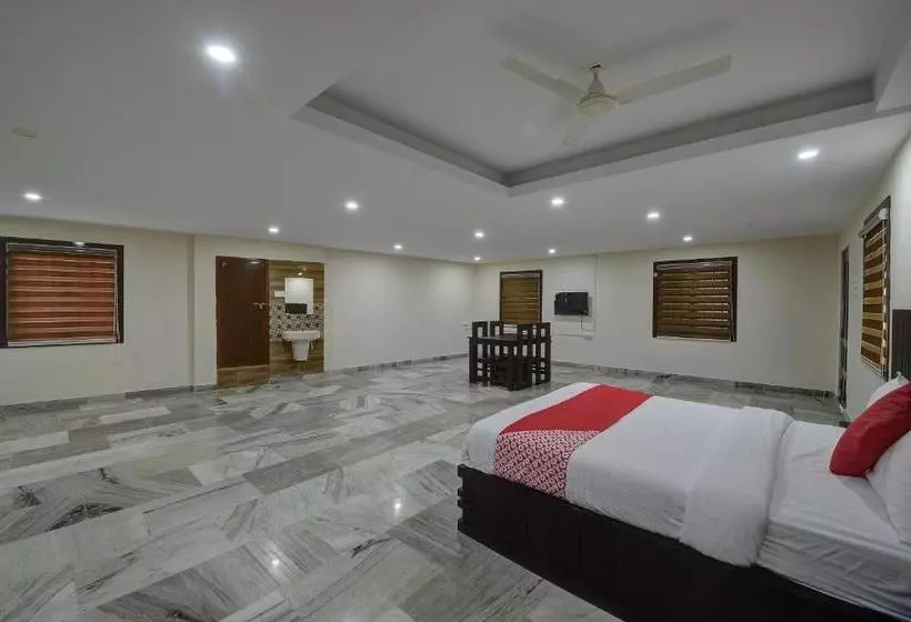 Hotelli Oyo 41077 Kalanad Residency