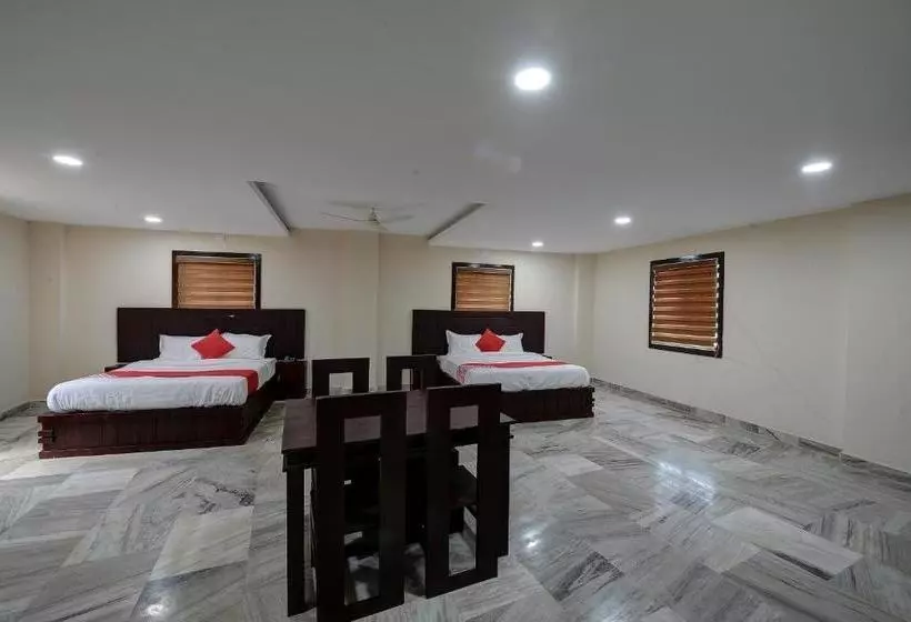 Hotelli Oyo 41077 Kalanad Residency