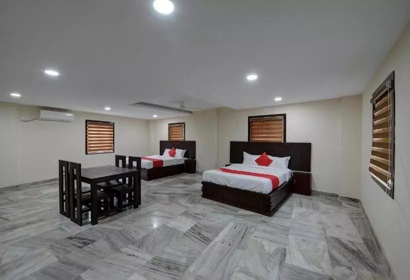 Hotelli Oyo 41077 Kalanad Residency