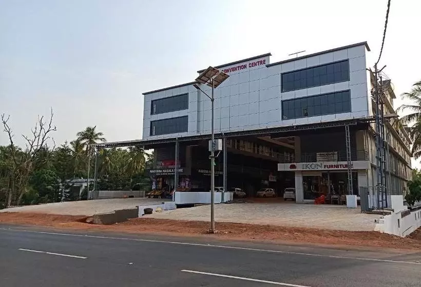 Hotelli Oyo 41077 Kalanad Residency