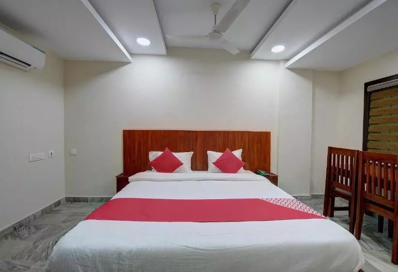 Hotelli Oyo 41077 Kalanad Residency