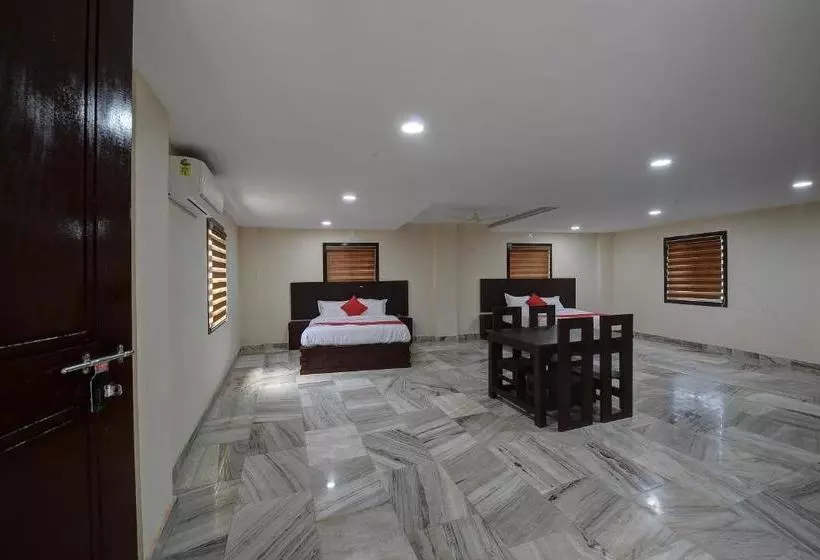 Hotelli Oyo 41077 Kalanad Residency