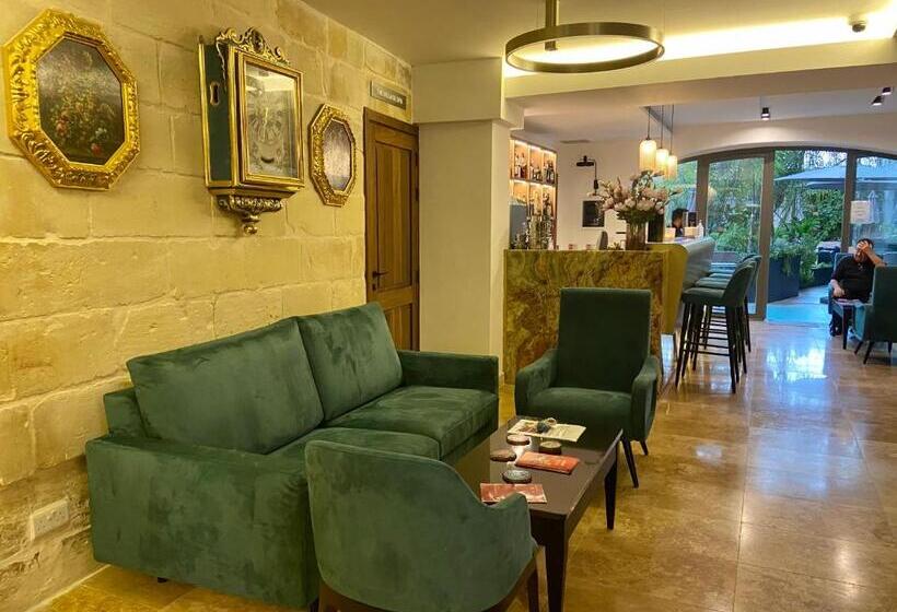 هتل The Village Boutique And Spa