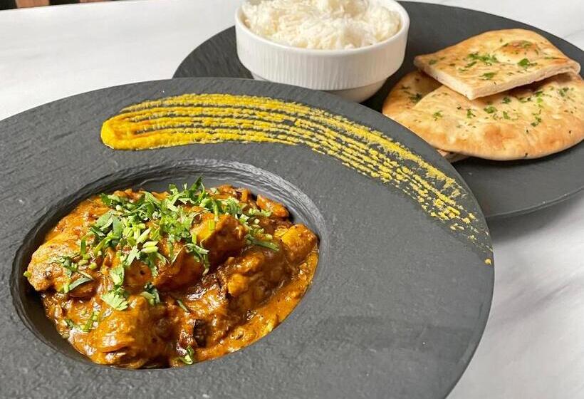 هتل The Village Boutique And Spa