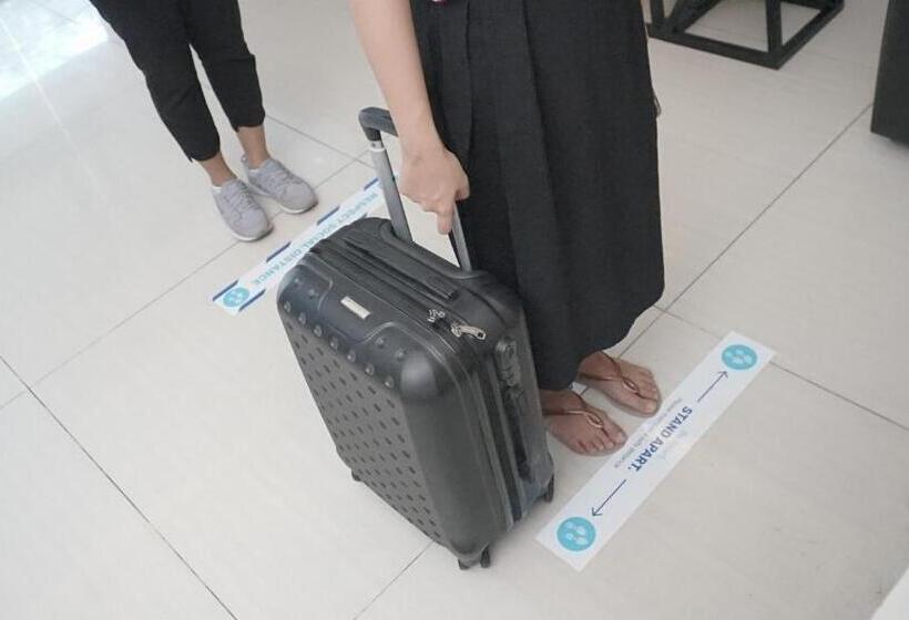 Pension Reddoorz Plus @ Bitung City Center