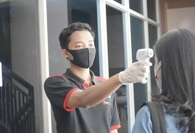 Majatalo Reddoorz Plus @ Bitung City Center