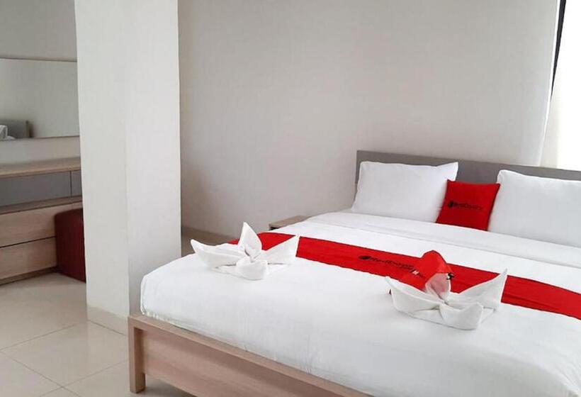 Pension Reddoorz Plus @ Bitung City Center