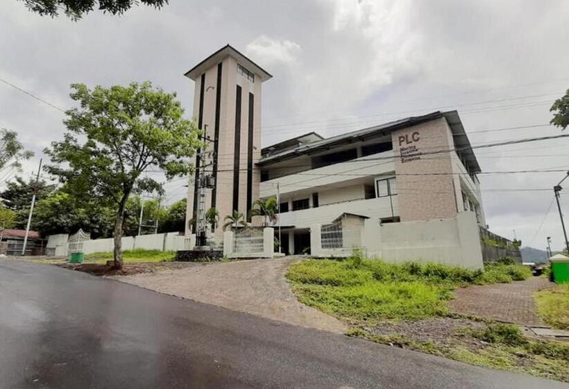 Pension Reddoorz Plus @ Bitung City Center