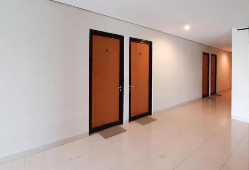 Pension Reddoorz Plus @ Bitung City Center