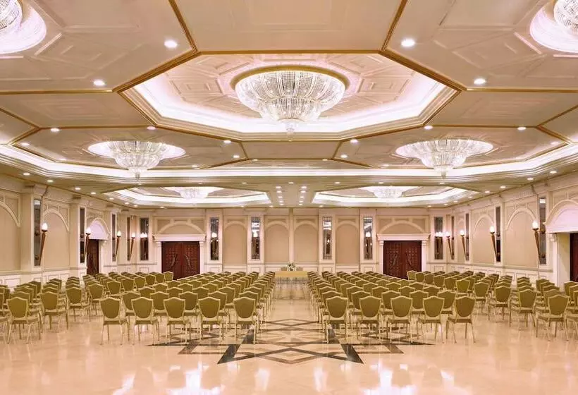هتل Al Habtoor Grand Resort, Autograph Collection