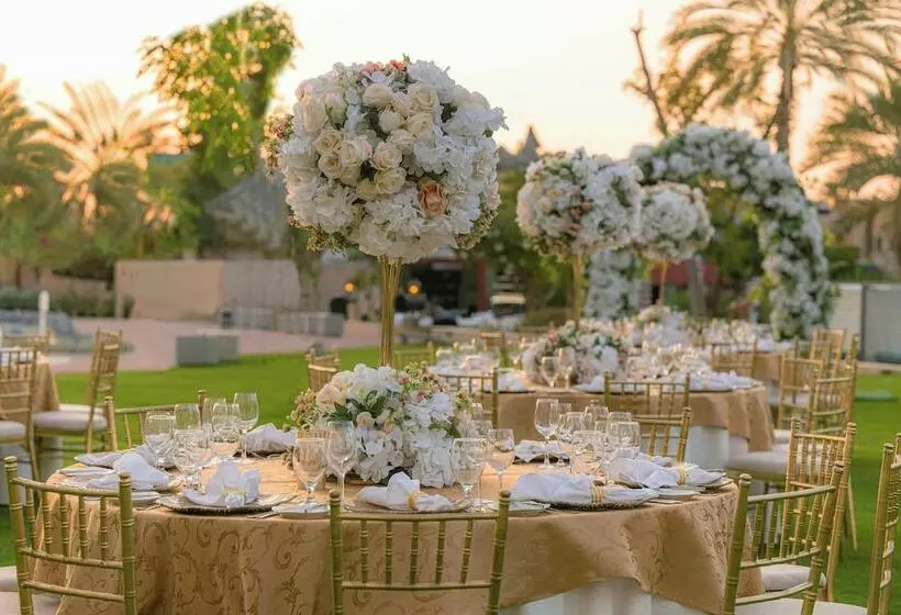 هتل Al Habtoor Grand Resort, Autograph Collection