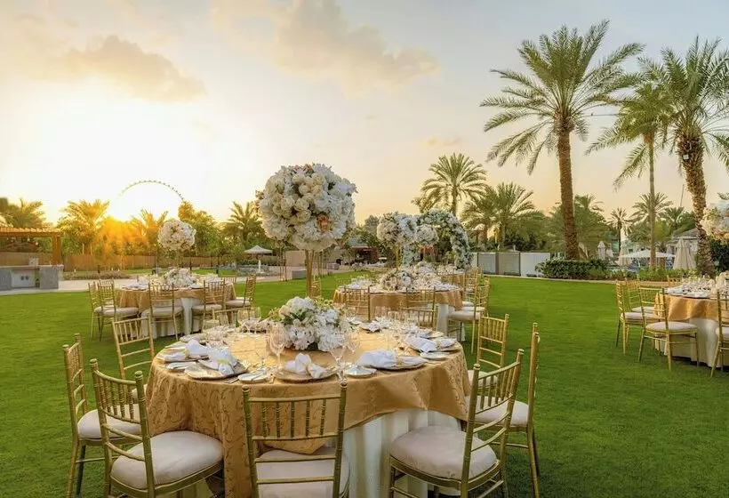 هتل Al Habtoor Grand Resort, Autograph Collection