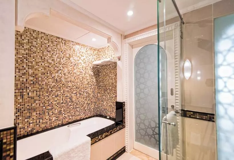 هتل Al Habtoor Grand Resort, Autograph Collection