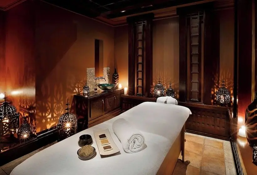 هتل Al Habtoor Grand Resort, Autograph Collection