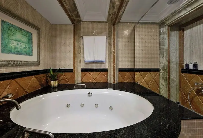 هتل Al Habtoor Grand Resort, Autograph Collection