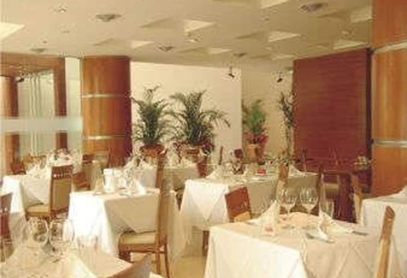 Howard Johnson Villa María Hotel Y Casino