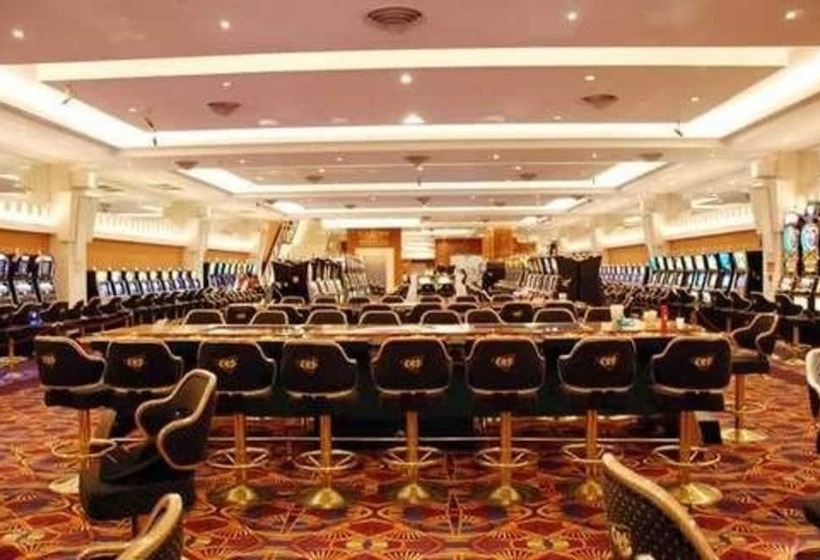 Howard Johnson Villa María Hotel Y Casino