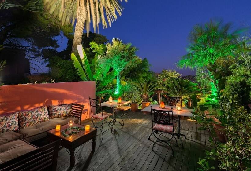 호텔 Nikos Takis Fashion Boutique