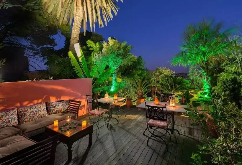 ホテル Nikos Takis Fashion Boutique