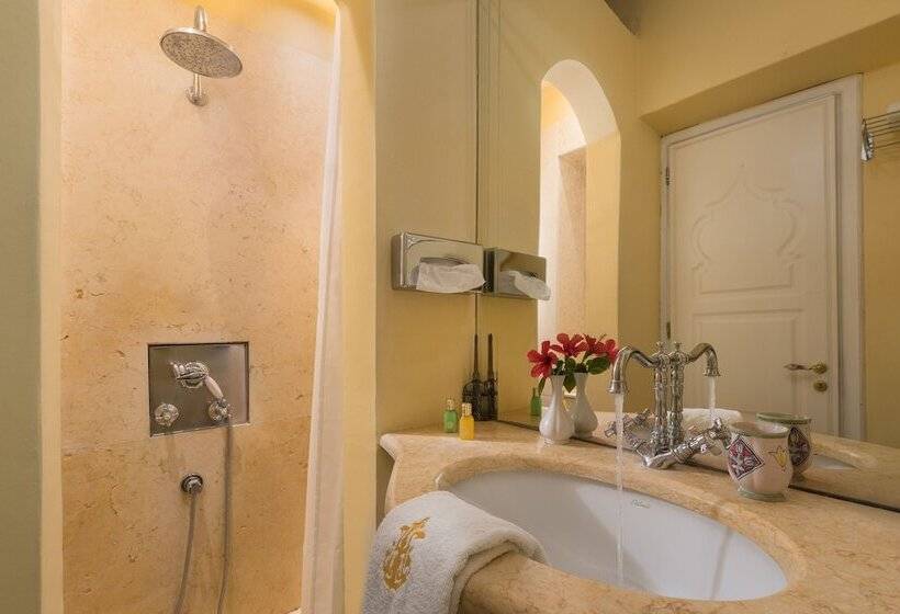 호텔 Nikos Takis Fashion Boutique