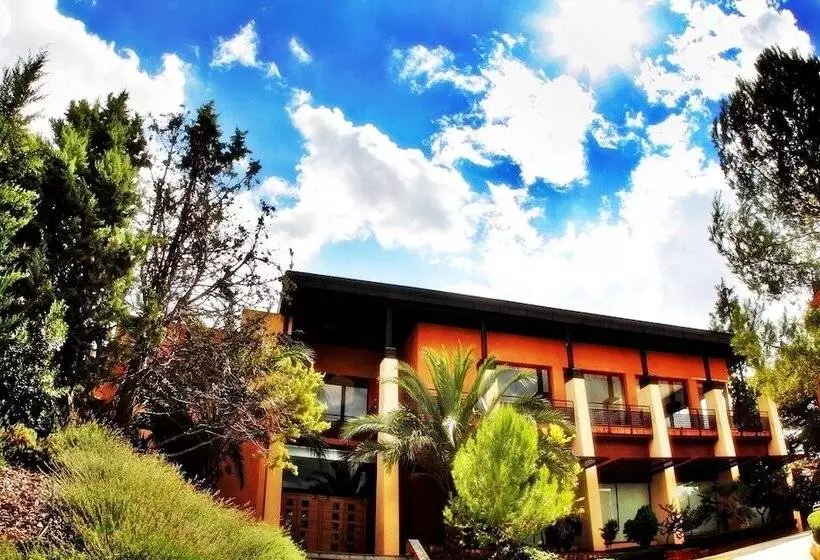 호텔 Portal Del Caroig