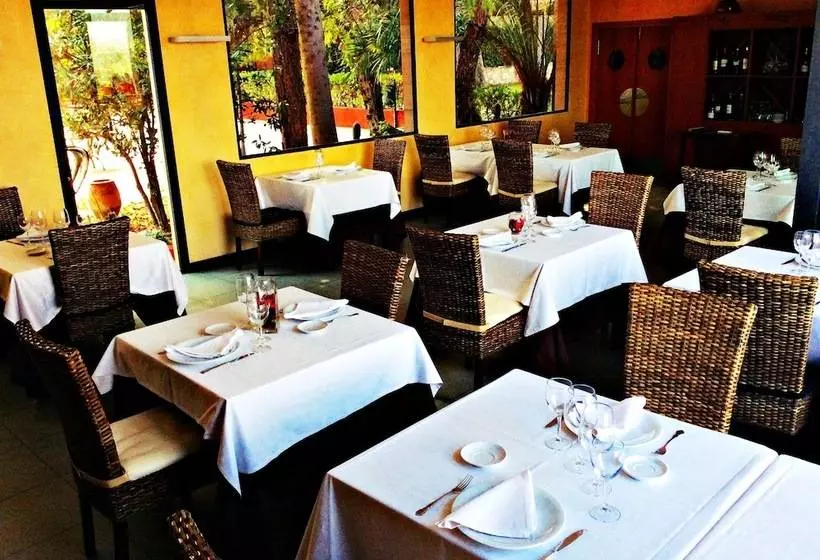 호텔 Portal Del Caroig