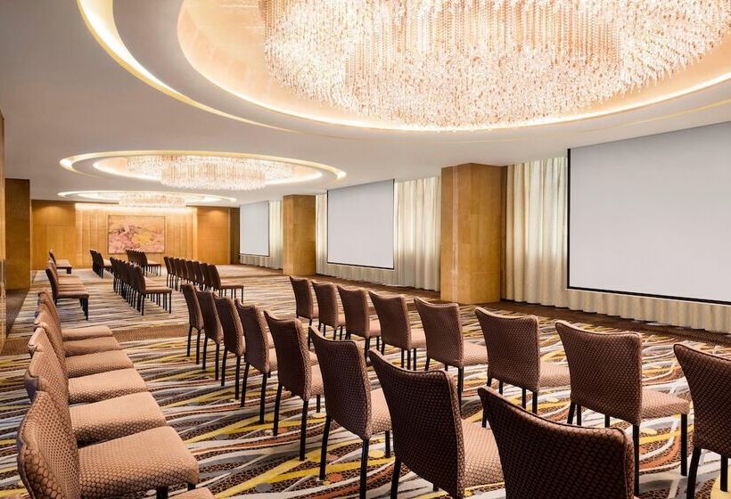 Sheraton Grand Shanghai Pudong Hotel & Residences