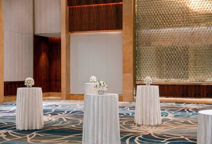 Sheraton Grand Shanghai Pudong Hotel & Residences