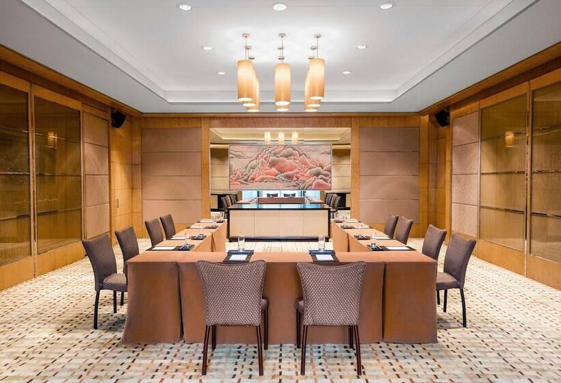 Sheraton Grand Shanghai Pudong Hotel & Residences