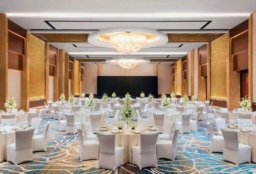 Sheraton Grand Shanghai Pudong Hotel & Residences