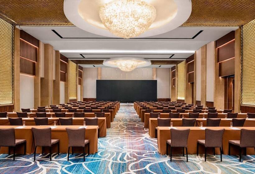 Sheraton Grand Shanghai Pudong Hotel & Residences