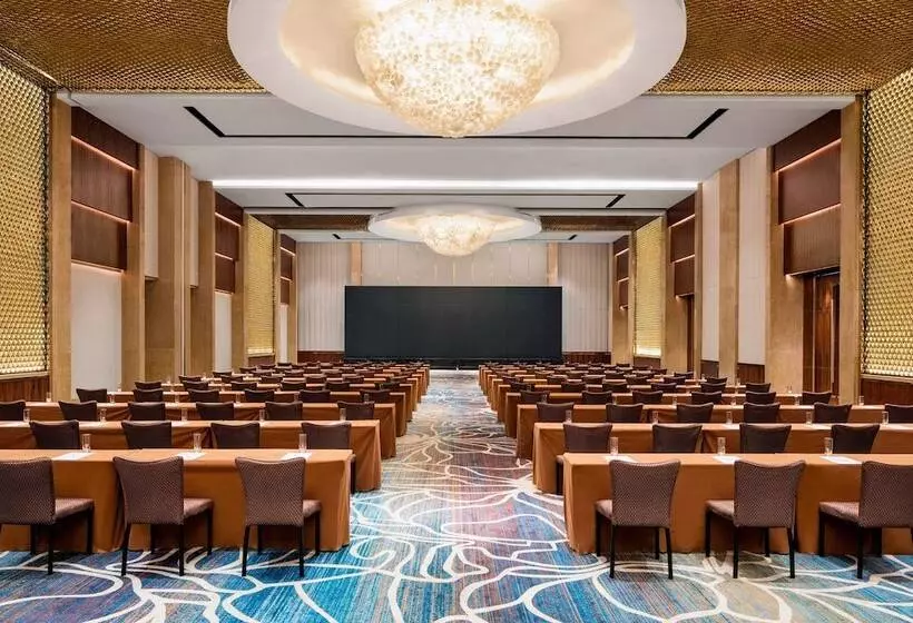 Sheraton Grand Shanghai Pudong Hotel & Residences