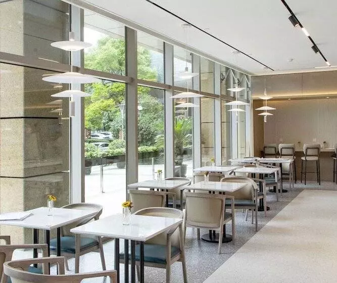 Sheraton Grand Shanghai Pudong Hotel & Residences