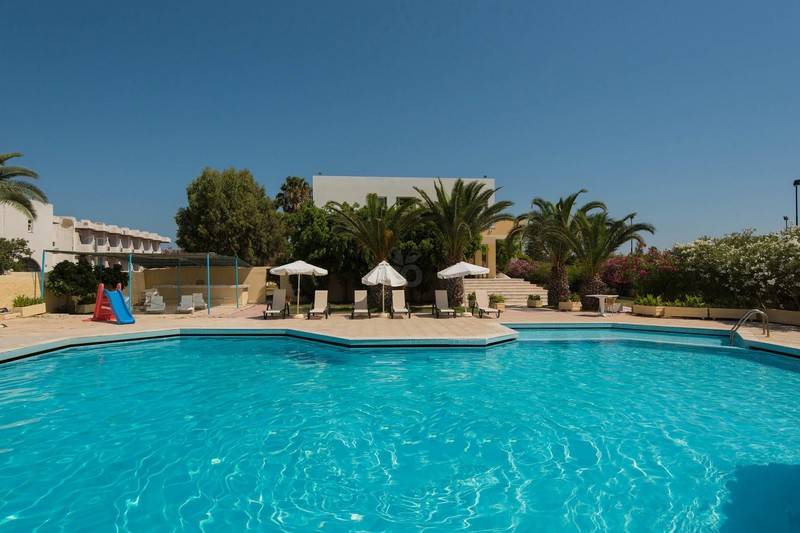 Leonidas Hotel & Studios